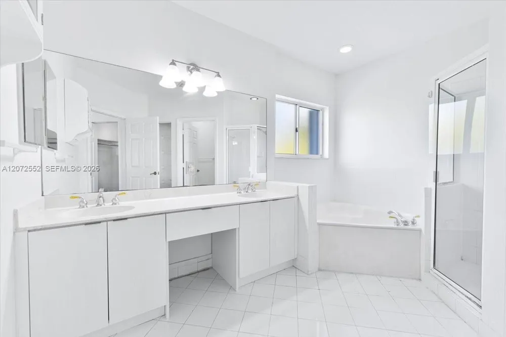 10853 NW 71st St Doral, FL 33178