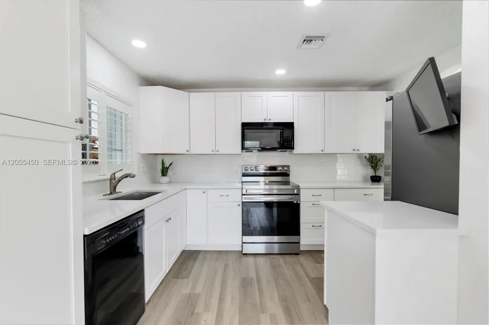 7370 NW 61st Ter Parkland, FL 33067
