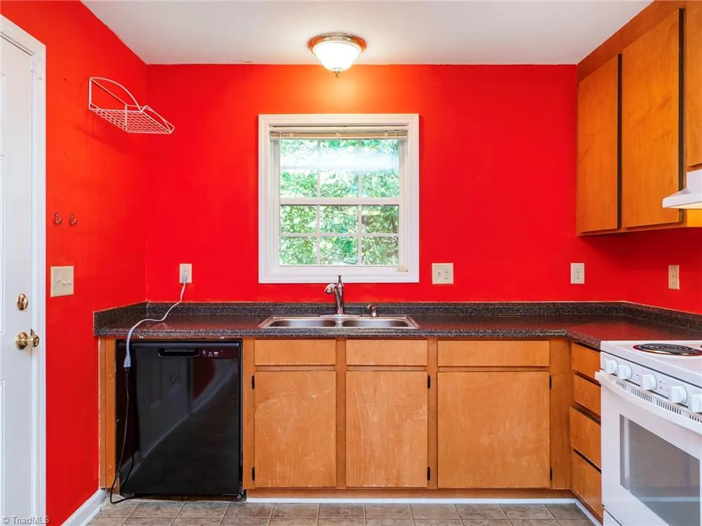 717 Scott Court Burlington, NC 27215