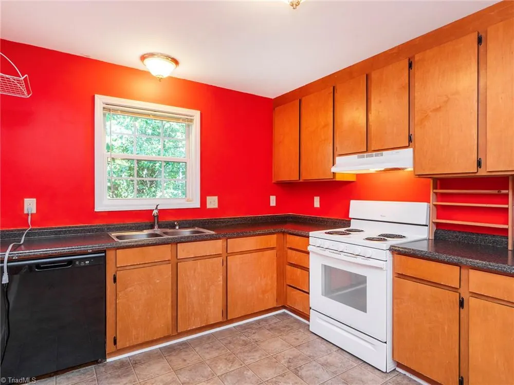 717 Scott Court Burlington, NC 27215