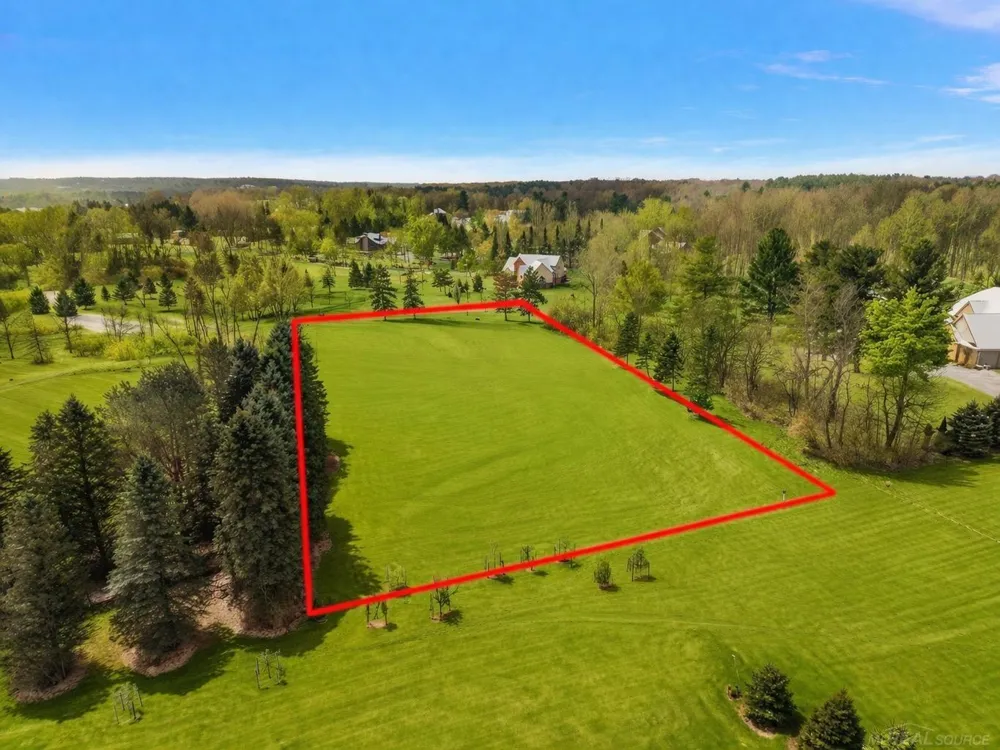 8267 Sandi Lane Bruce Township, MI 48065