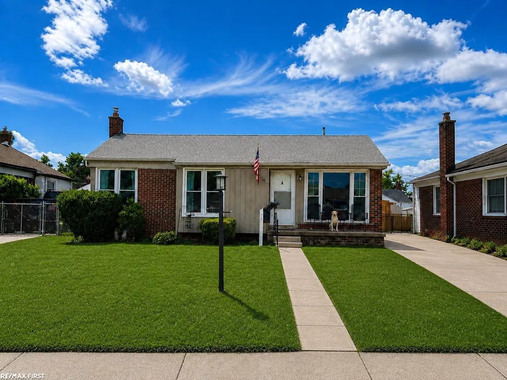 28059 Bohn Street Roseville City, MI 48066