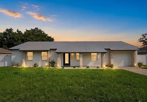 77 FREEPORT LANE