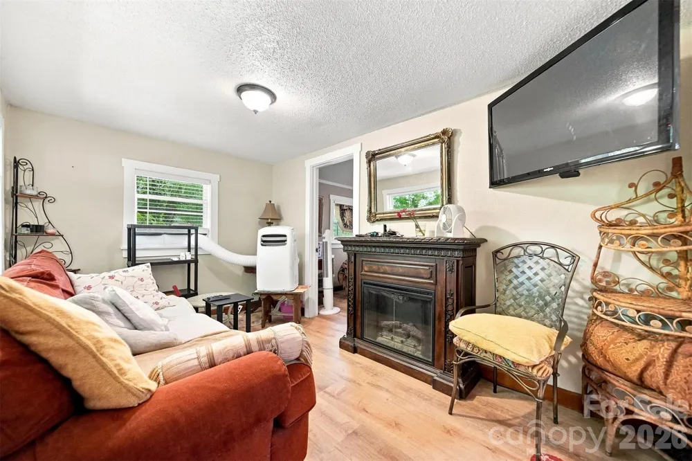 2588 Old Shelby Road Hickory, NC 28602