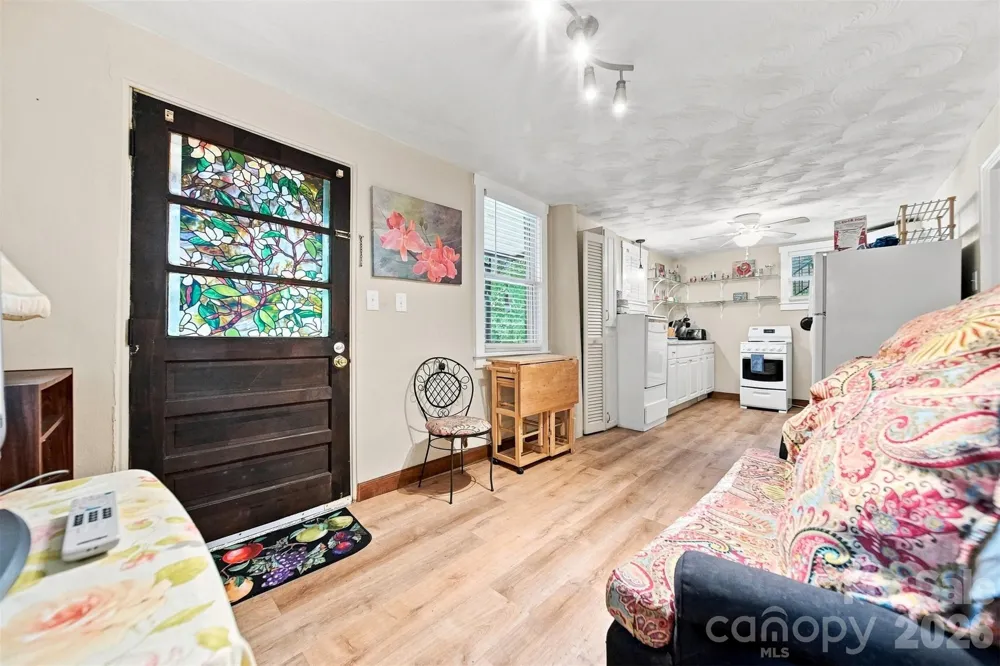 2588 Old Shelby Road Hickory, NC 28602