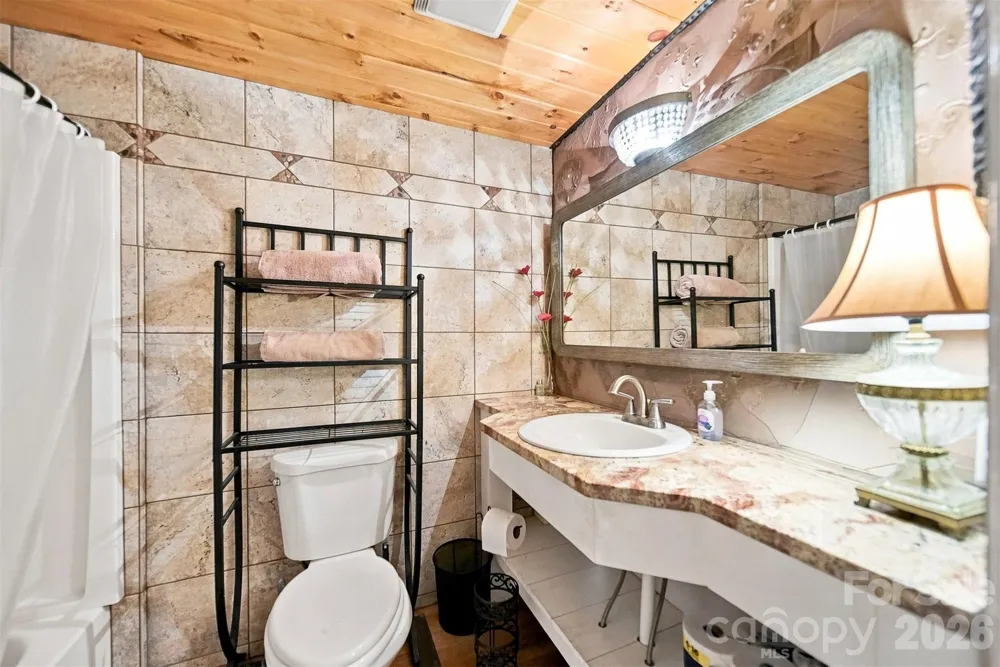 2588 Old Shelby Road Hickory, NC 28602