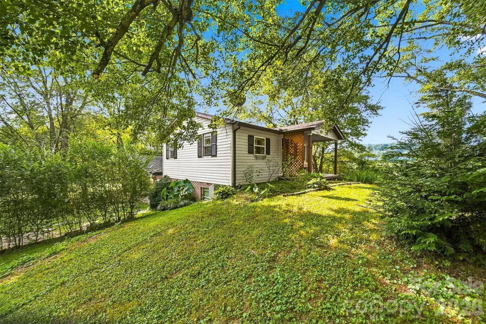 2588 Old Shelby Road Hickory, NC 28602