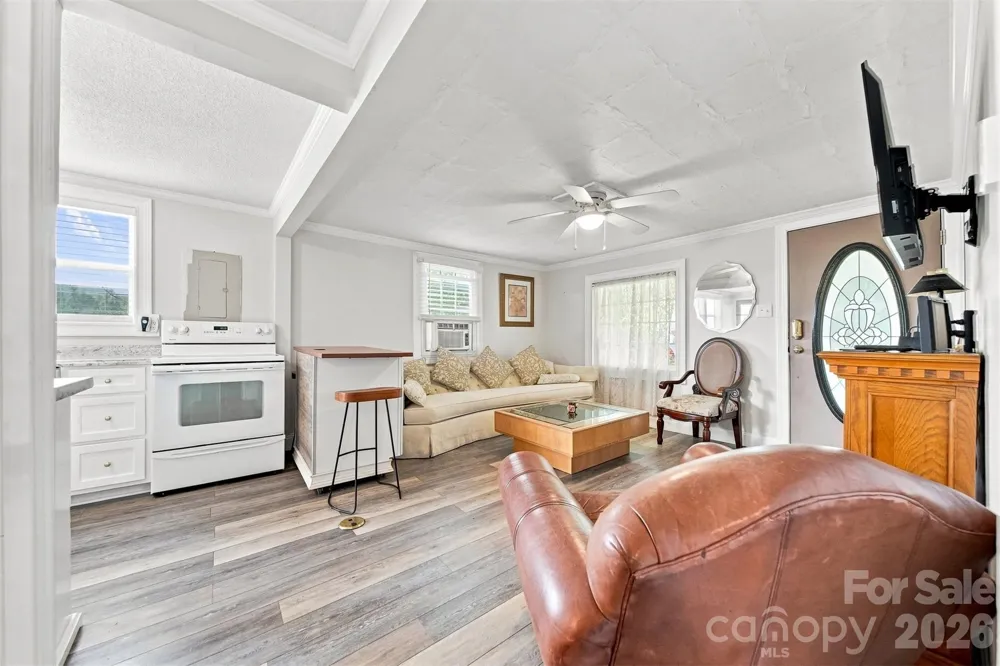 2588 Old Shelby Road Hickory, NC 28602