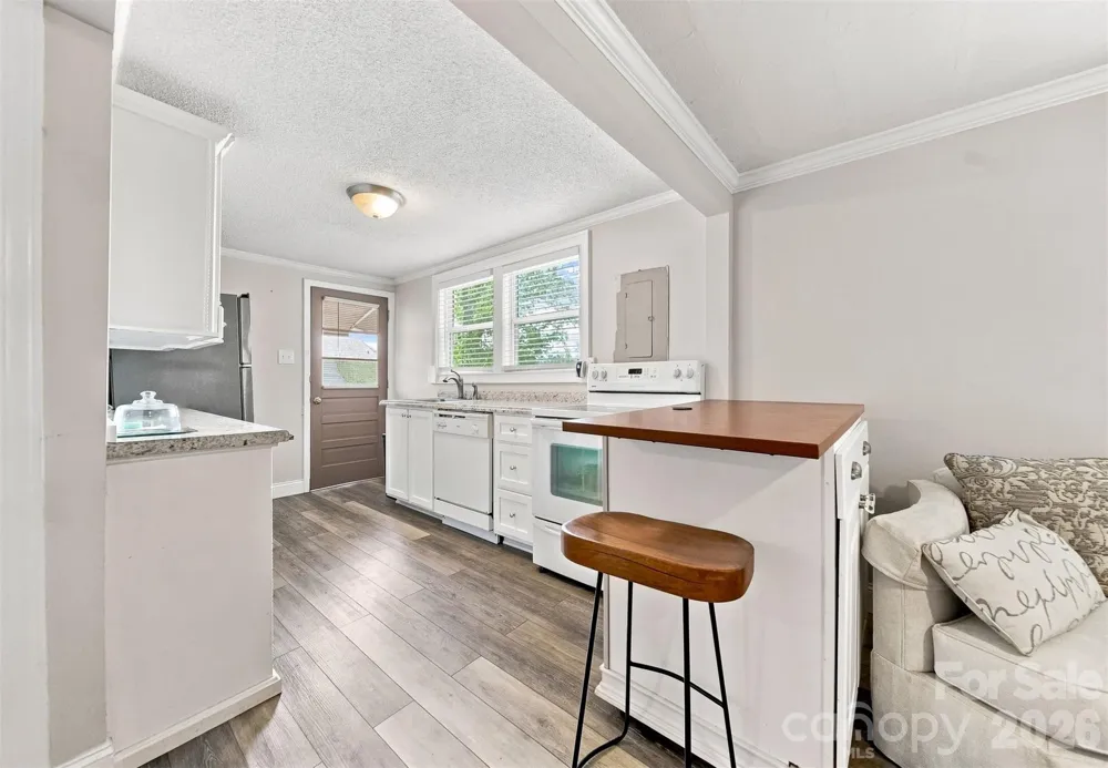 2588 Old Shelby Road Hickory, NC 28602