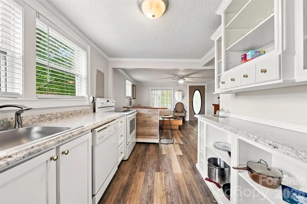 2588 Old Shelby Road Hickory, NC 28602