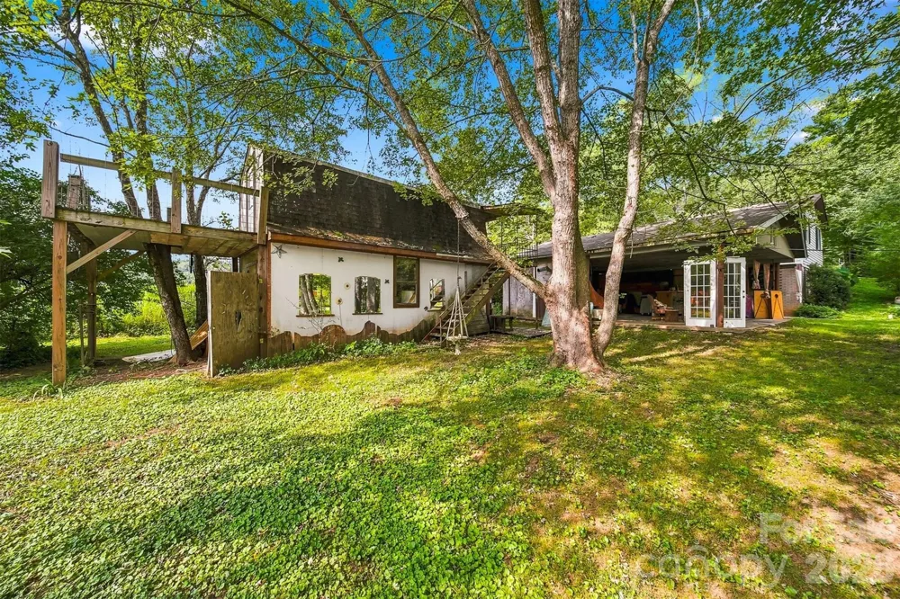 2588 Old Shelby Road Hickory, NC 28602