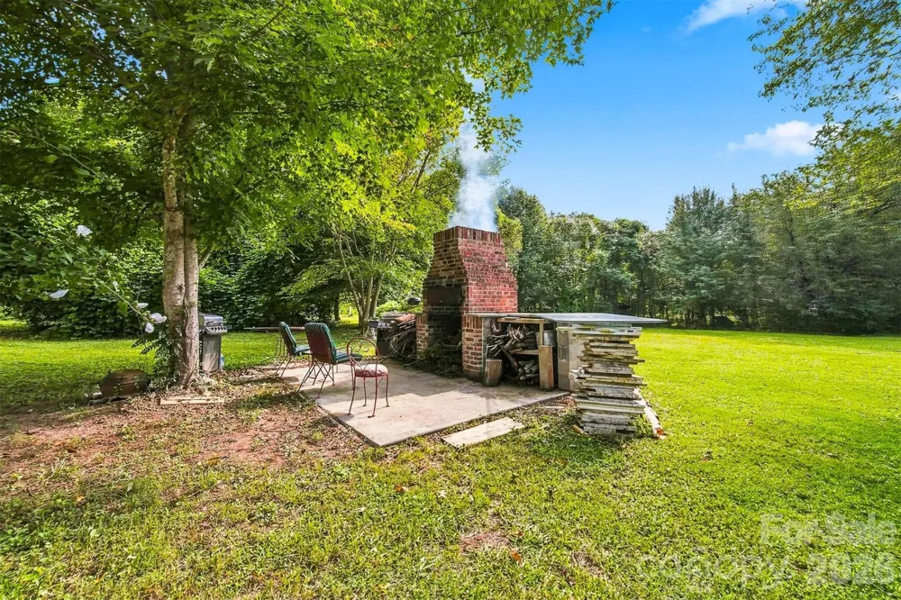 2588 Old Shelby Road Hickory, NC 28602
