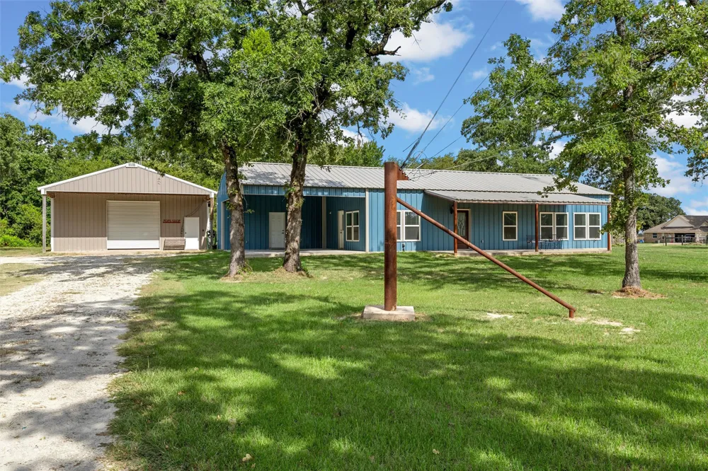 145 Private Road 944 Fairfield, TX 75840
