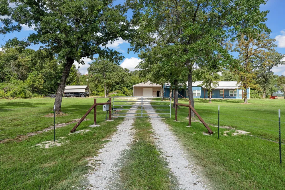 145 Private Road 944 Fairfield, TX 75840
