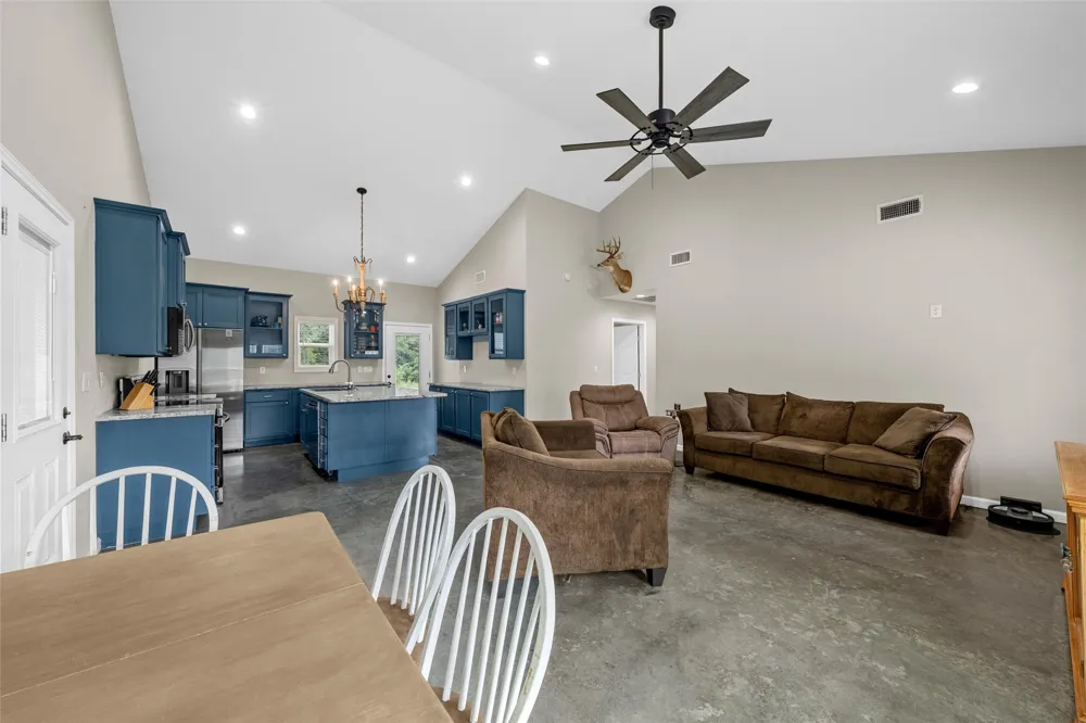 145 Private Road 944 Fairfield, TX 75840