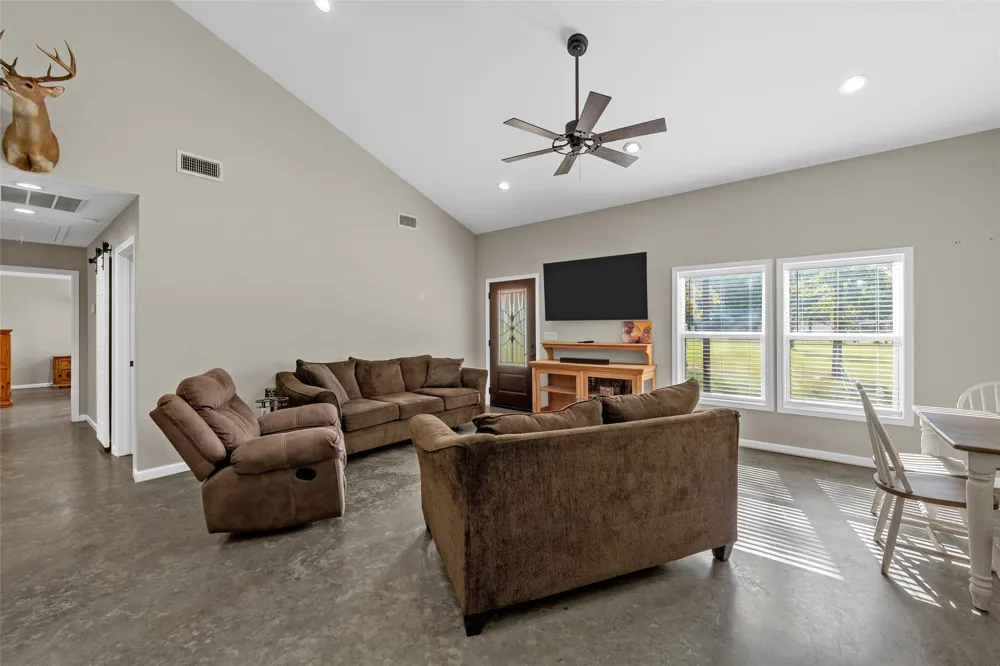145 Private Road 944 Fairfield, TX 75840