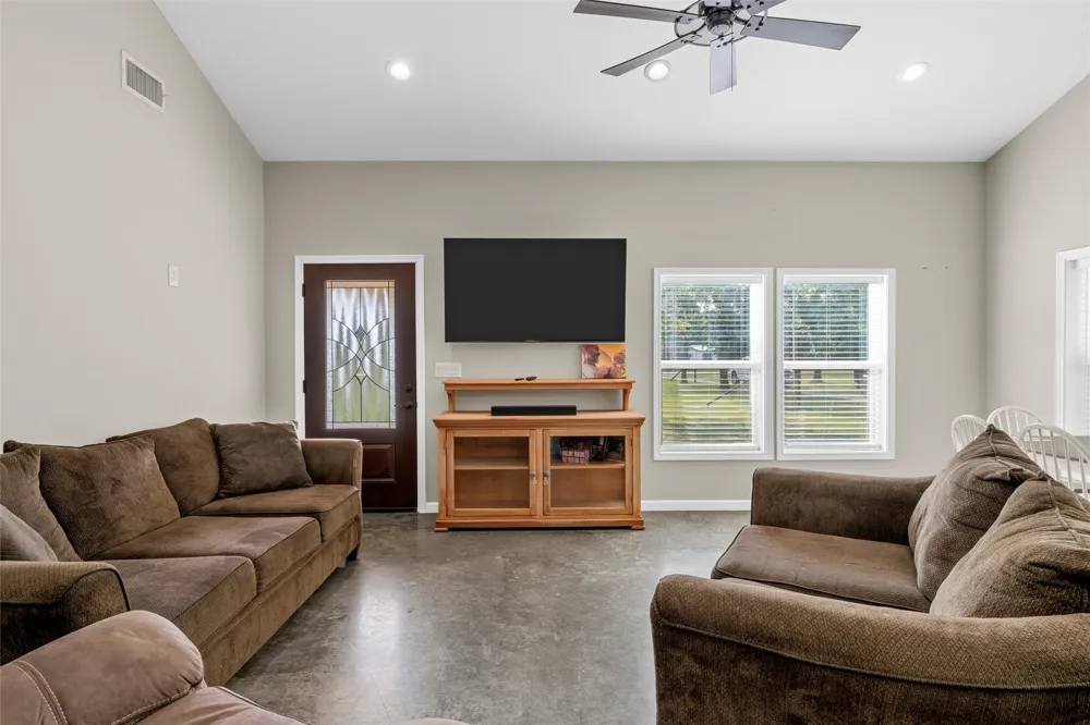 145 Private Road 944 Fairfield, TX 75840