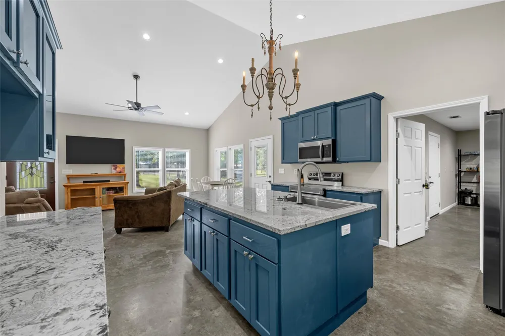 145 Private Road 944 Fairfield, TX 75840