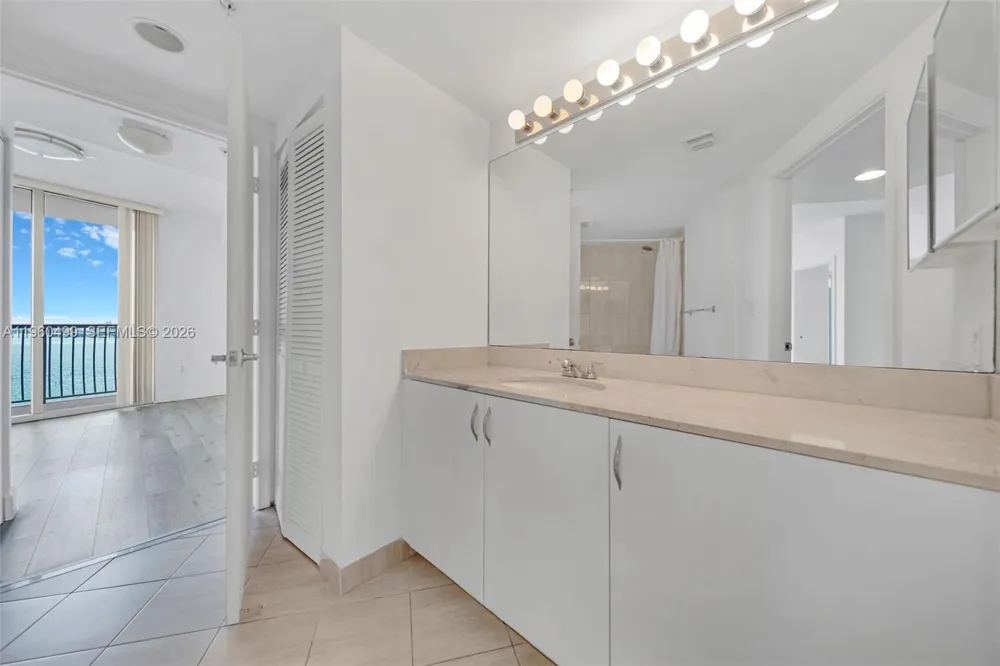 1750 Bayshore Dr #2001 Miami, FL 33132
