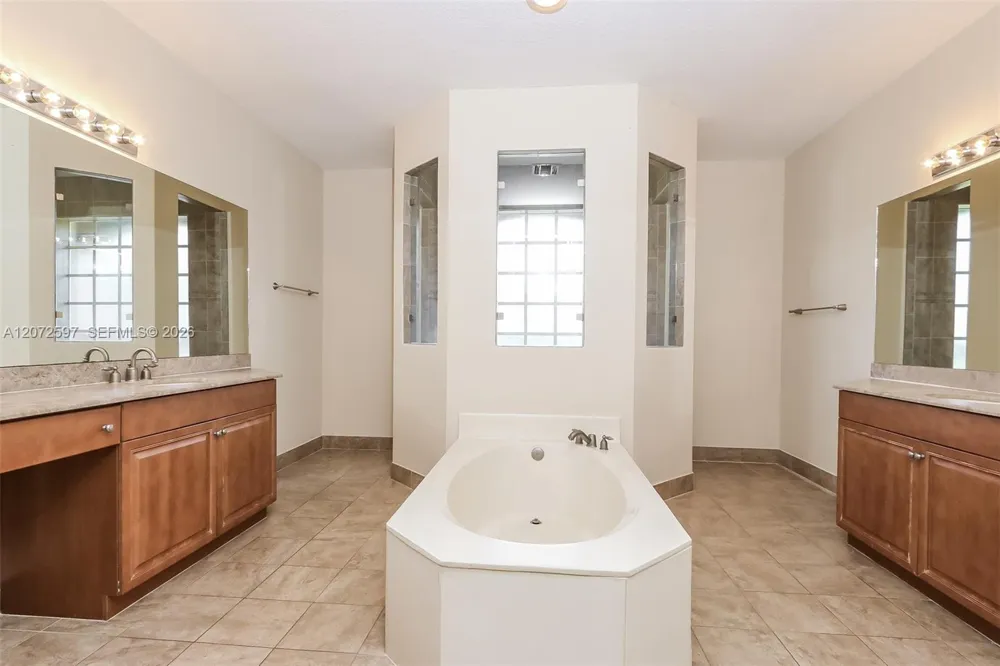 8636 Cobblestone Point Cir Boynton Beach, FL 33472