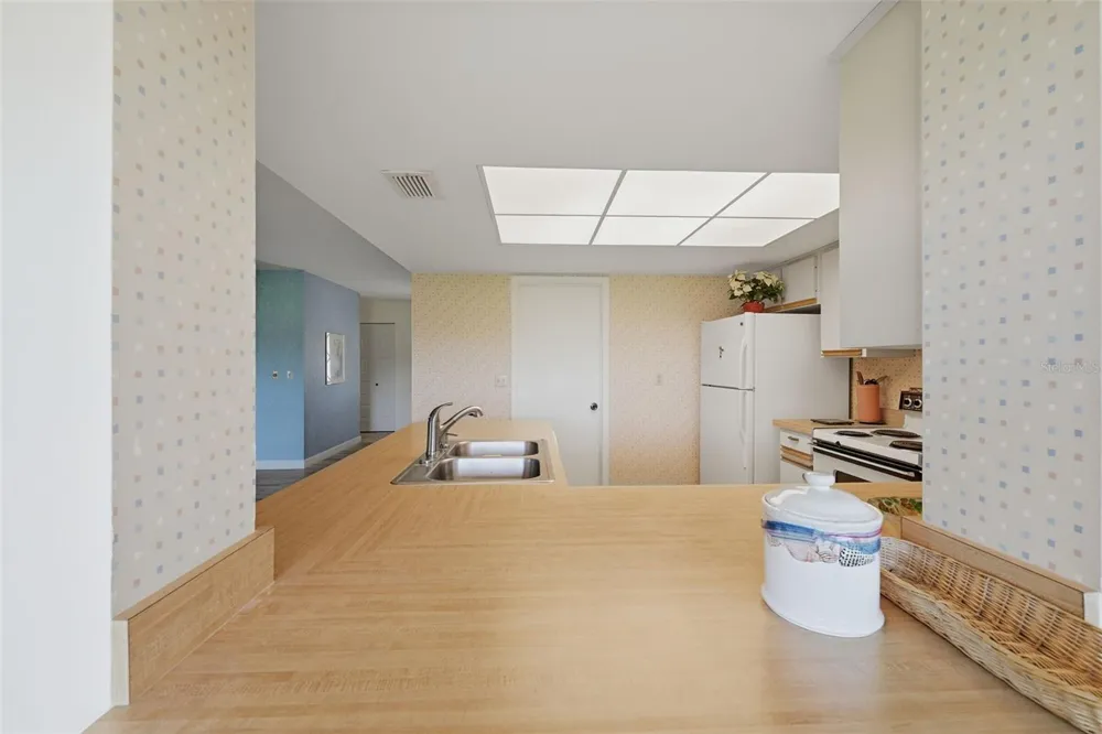 2118 HARLESTON PLACE #212 Sun City Center, FL 33573