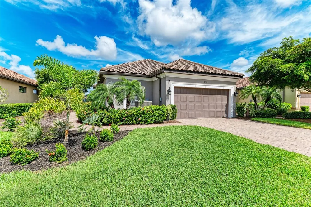 8737 BELLUSSI DRIVE Sarasota, FL 34238