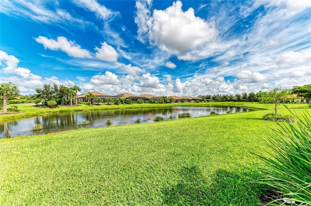 8737 BELLUSSI DRIVE Sarasota, FL 34238