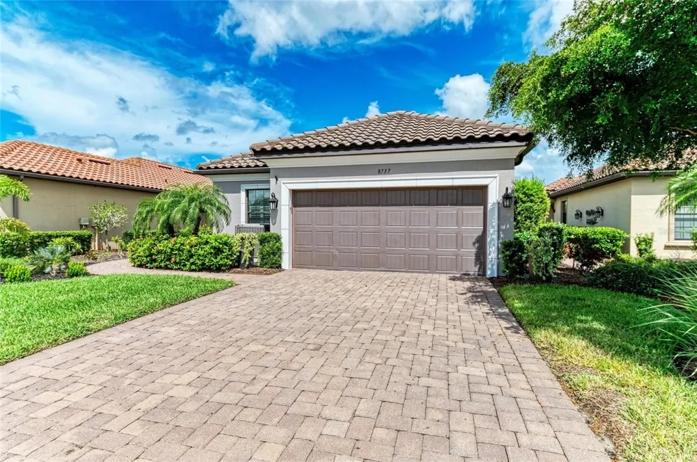 8737 BELLUSSI DRIVE Sarasota, FL 34238