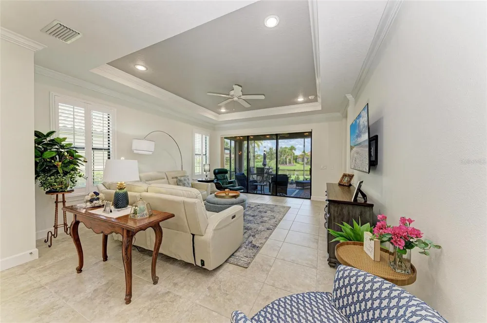8737 BELLUSSI DRIVE Sarasota, FL 34238