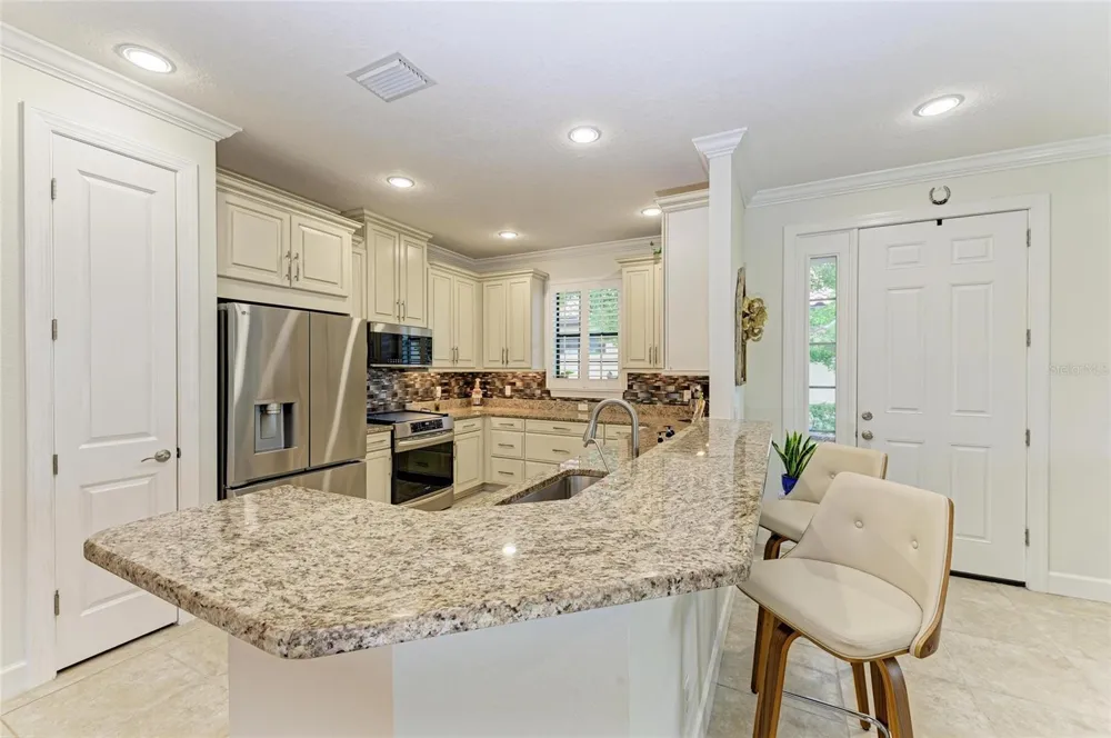 8737 BELLUSSI DRIVE Sarasota, FL 34238