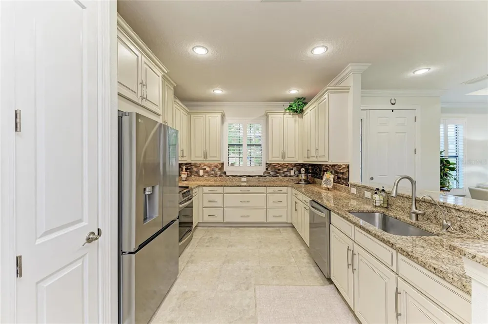 8737 BELLUSSI DRIVE Sarasota, FL 34238