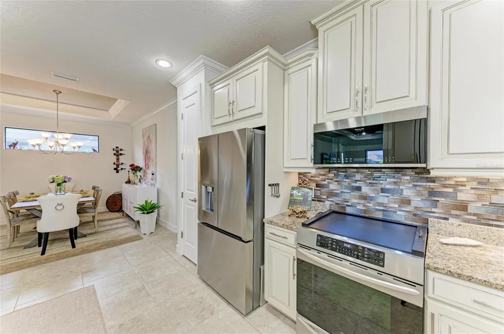 8737 BELLUSSI DRIVE Sarasota, FL 34238