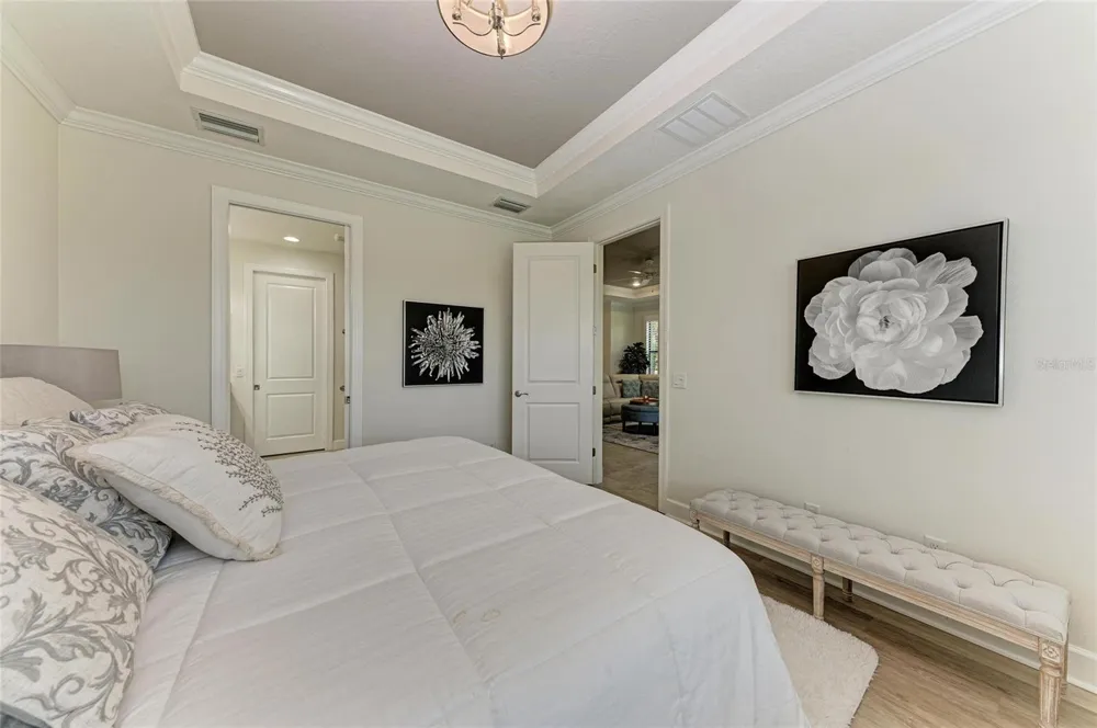 8737 BELLUSSI DRIVE Sarasota, FL 34238