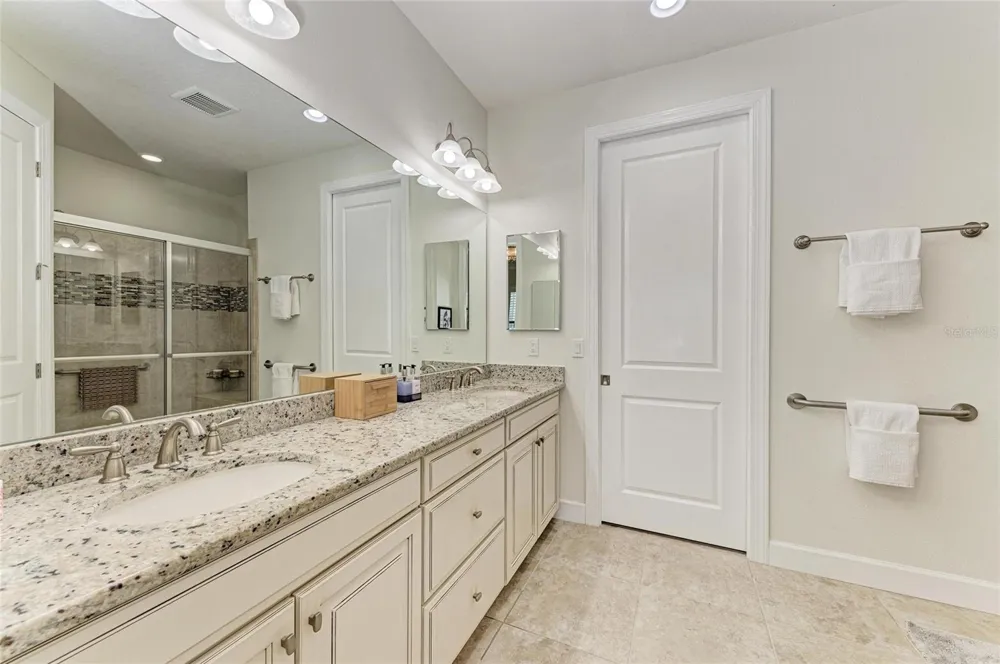 8737 BELLUSSI DRIVE Sarasota, FL 34238
