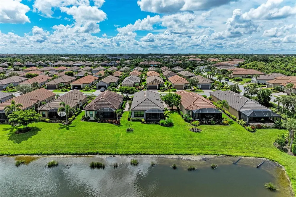 8737 BELLUSSI DRIVE Sarasota, FL 34238