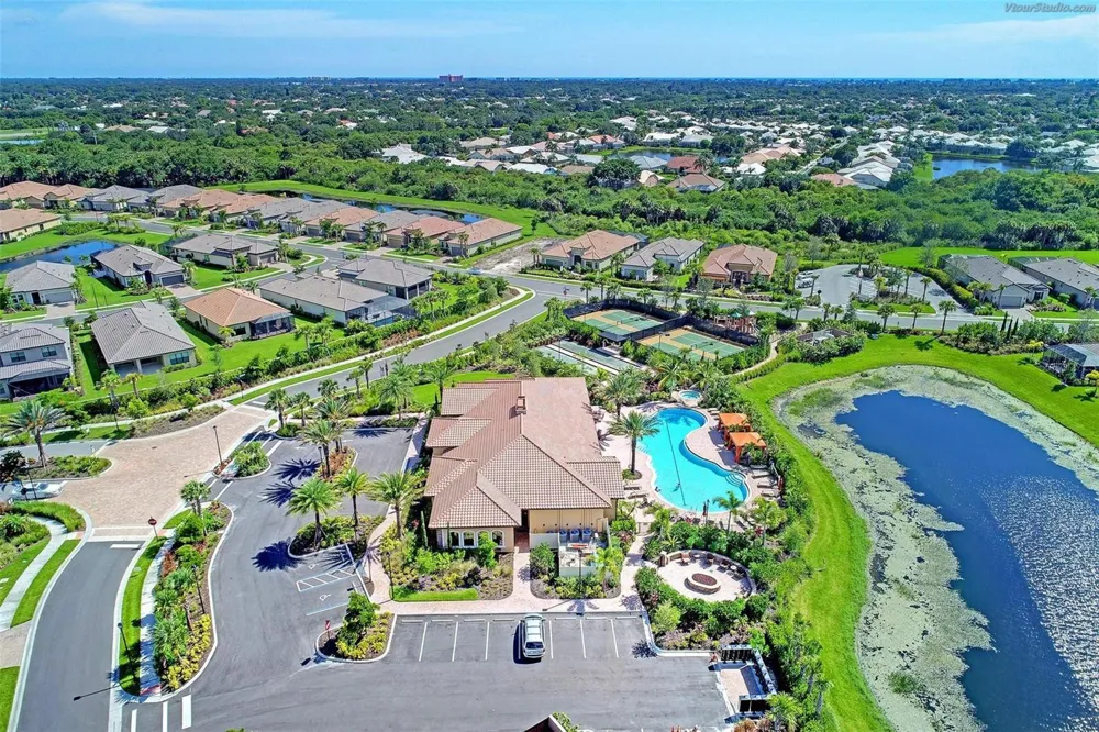 8737 BELLUSSI DRIVE Sarasota, FL 34238
