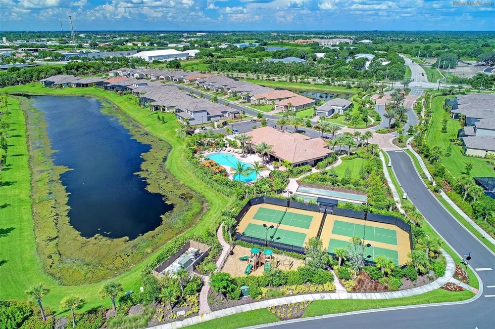 8737 BELLUSSI DRIVE Sarasota, FL 34238