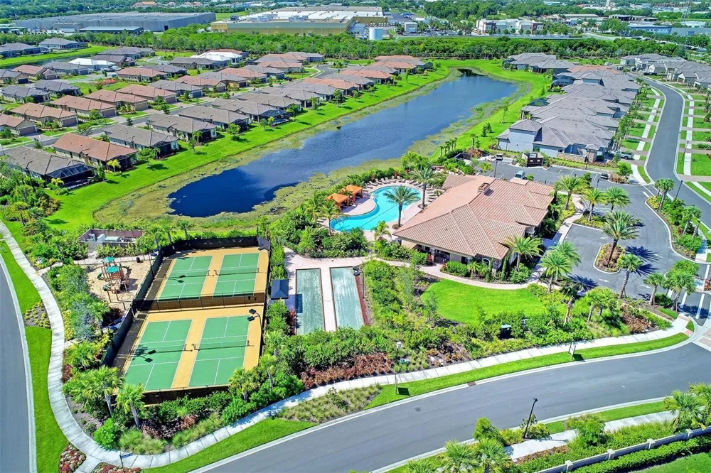 8737 BELLUSSI DRIVE Sarasota, FL 34238