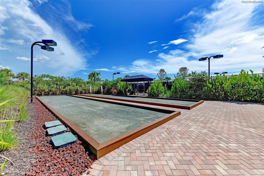 8737 BELLUSSI DRIVE Sarasota, FL 34238