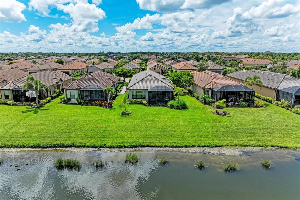 8737 BELLUSSI DRIVE Sarasota, FL 34238