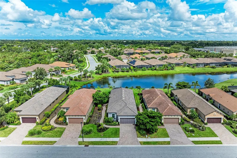 8737 BELLUSSI DRIVE Sarasota, FL 34238