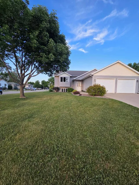 902 Nancy Court SW
