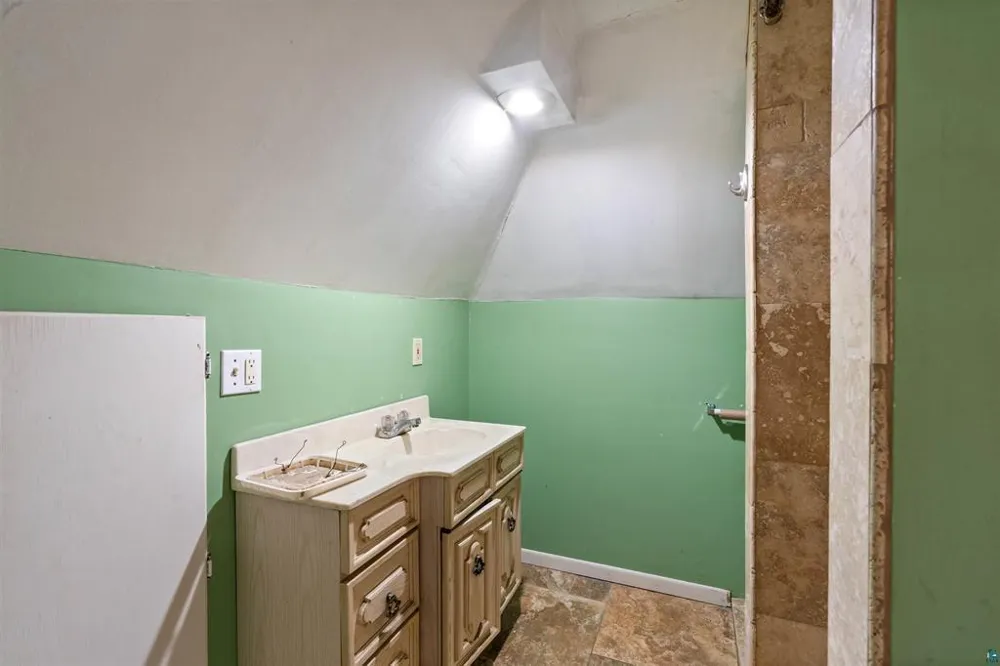 1931 E Superior Street Duluth, MN 55812
