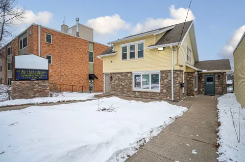 3826 W Broadway Avenue