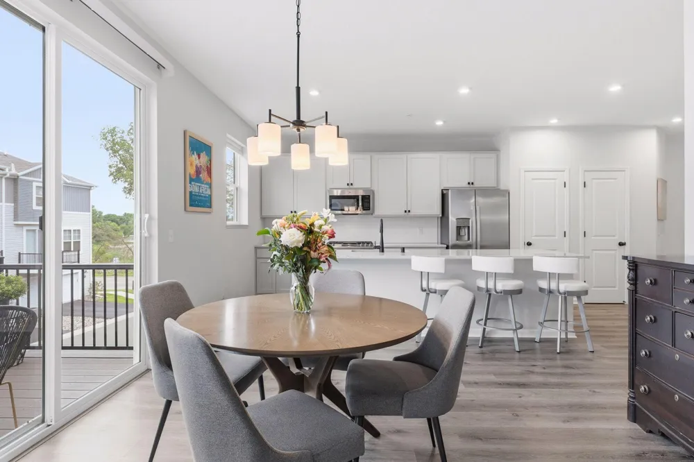 2864 Lexington Place Roseville, MN 55113