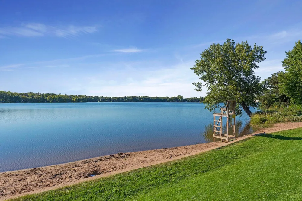 2864 Lexington Place Roseville, MN 55113
