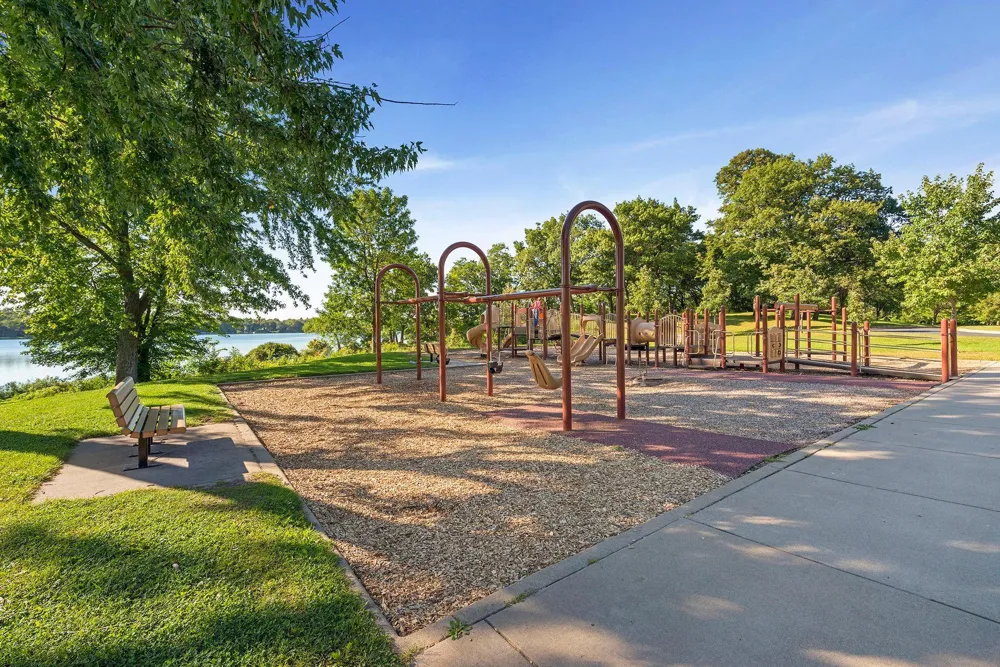2864 Lexington Place Roseville, MN 55113
