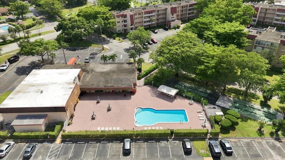 1050 COUNTRY CLUB DRIVE #306 Margate, FL 33063