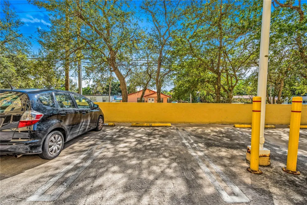 3500 CORAL WAY #1213 Miami, FL 33145