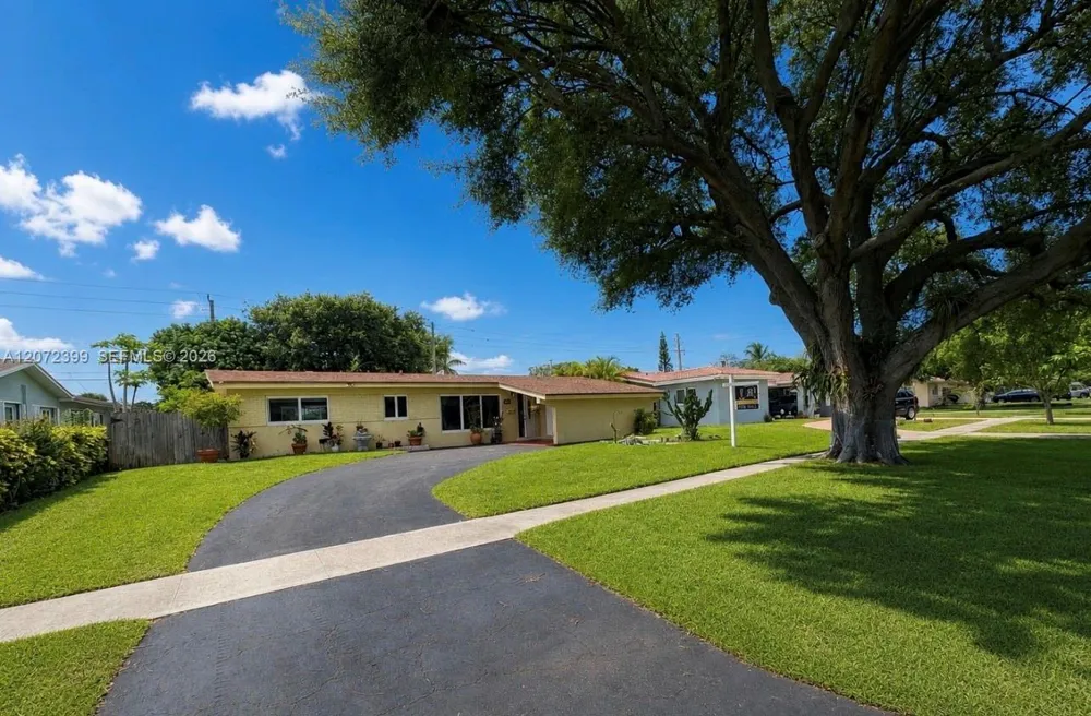1812 45th Ave Hollywood, FL 33021